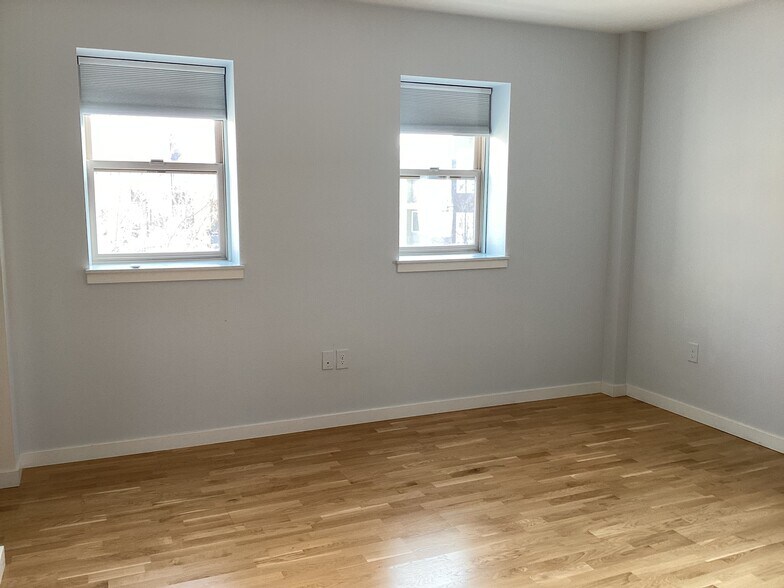 Building Photo - 2835 W Parkside Pl