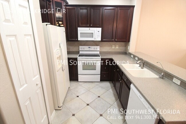 Building Photo - 3474 Parkridge Cir