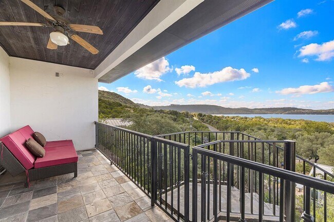 Building Photo - 13803 Lakeview Dr
