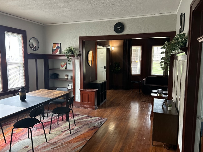 Building Photo - 875 Philip St