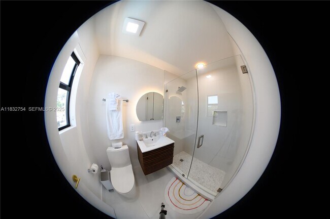 Building Photo - 1240 NE 27th Terrace