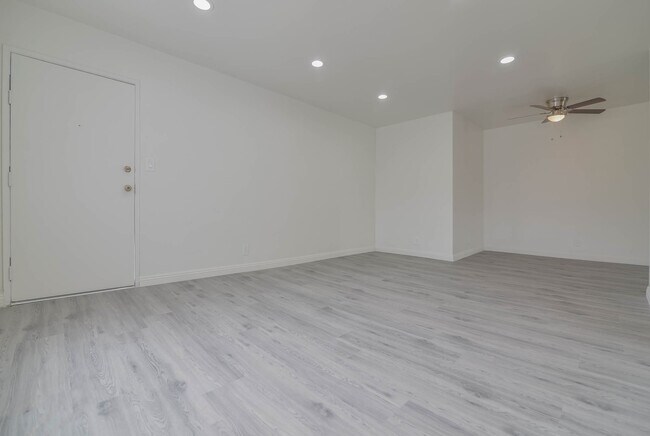 Building Photo - com358