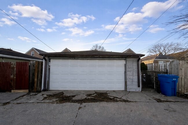 Building Photo - 7127 S Ridgeway Ave