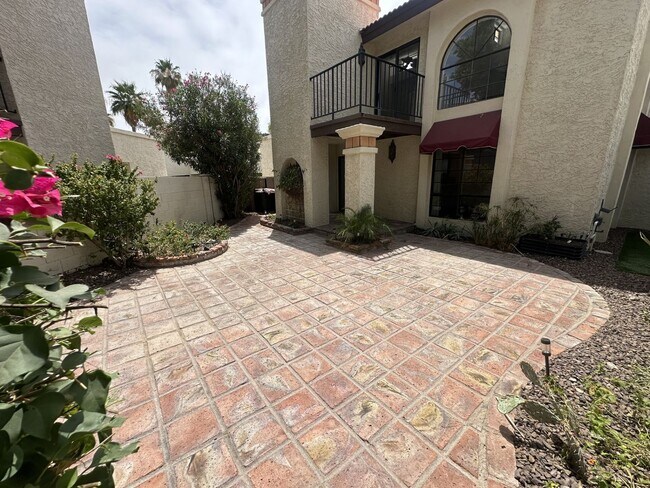 Building Photo - Point South Mountain; Located in the highly desirable Point South Mountain Community, resort styl...