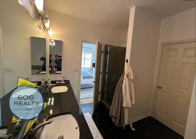 Building Photo - Beautiful, Single Family Townhome, Great L...
