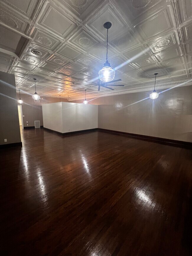 Living room - 506 W Sheridan Ave