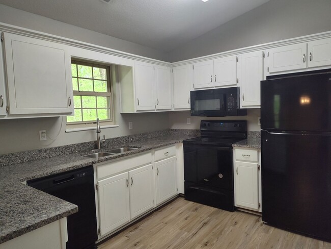 Building Photo - 3 bedroom, 2 bath ranch in Radcliff, Ky