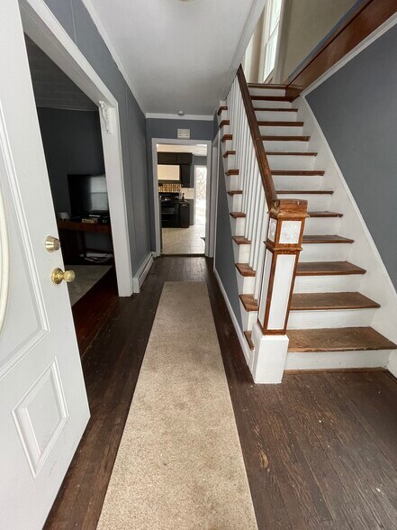 Building Photo - 229 Mansfield Ave