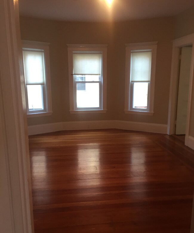 Building Photo - 39 Hall Ave