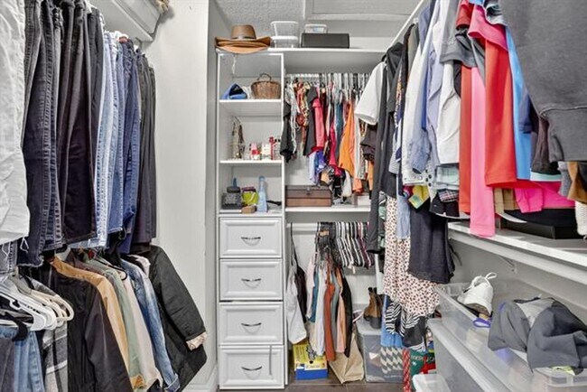 Building Photo - 691 Willow Grove Terrace