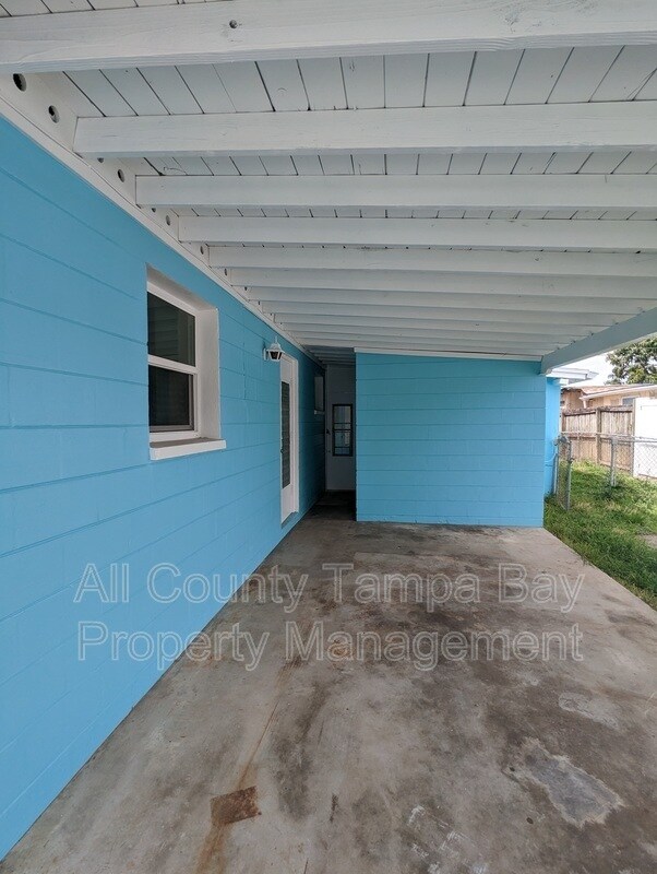 Building Photo - 6021 W Hanna Ave