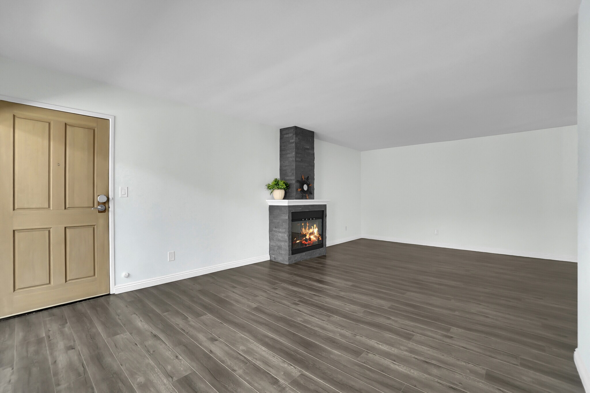 Building Photo - 2223 S Bentley Ave