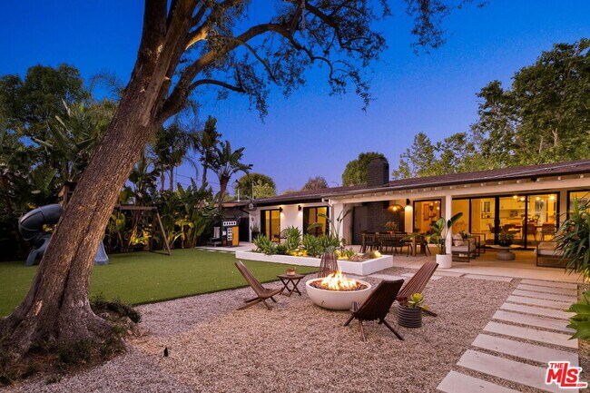 Building Photo - 4735 Degovia Ave