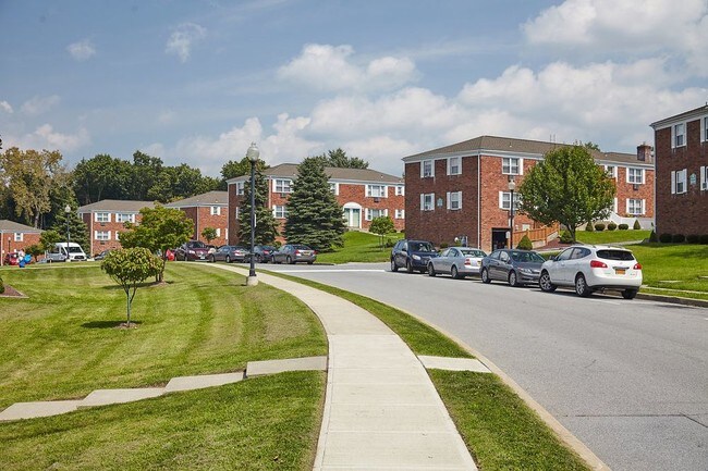 Building Photo - I 124-B Jackman Drive