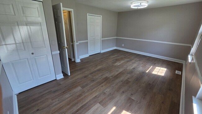 Building Photo - 5205 Auriesville Ln