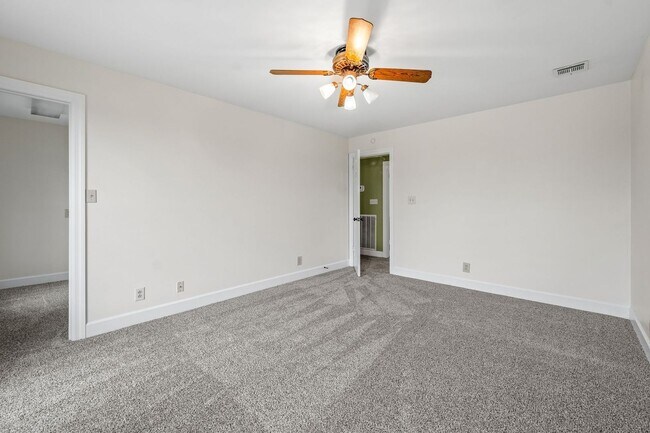 Building Photo - 108 Rolling Meadow Dr