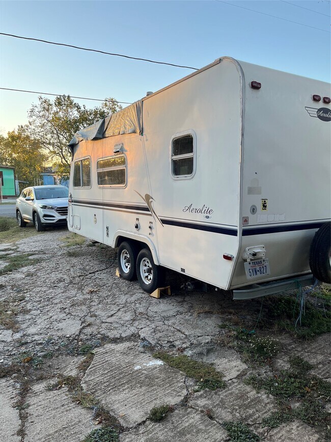 Building Photo - 305 7th St