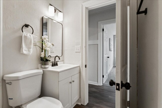 Building Photo - Renovated home in Heart of Hampton Roads