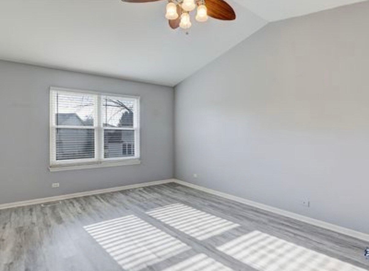 Building Photo - 486 Buckingham Dr