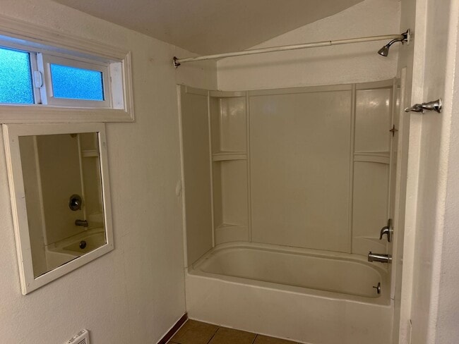 Building Photo - 416 Duterrow Rd SE