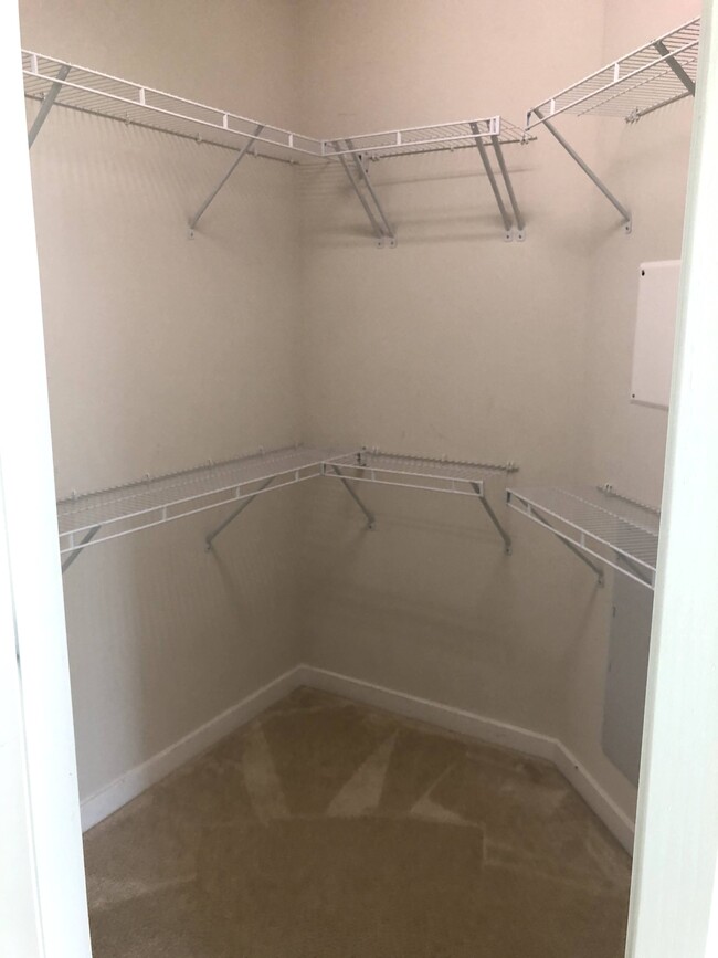 walk-in closet in master bdrm - 3985 Norton Pl