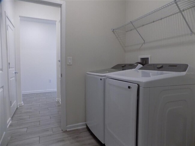 Building Photo - 1713 Chatsworth Cir