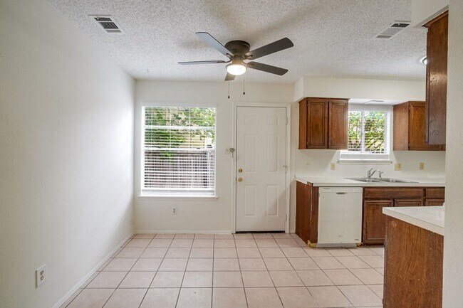 Building Photo - 10310 Little Pebble Dr