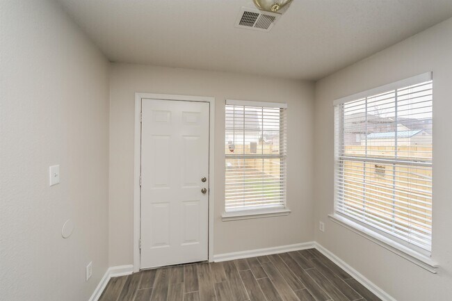 Building Photo - 4689 Waterfront Oak Dr