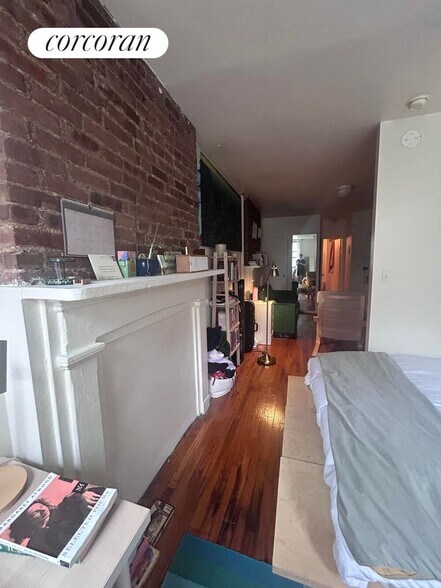 Building Photo - 536 W 47th St