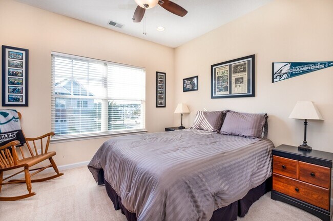 Building Photo - 3BR Open Floor Plan with Garage in Captain...