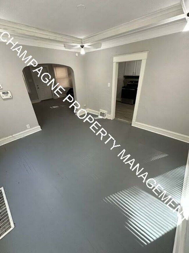 Building Photo - Updated Single Family Home in KC