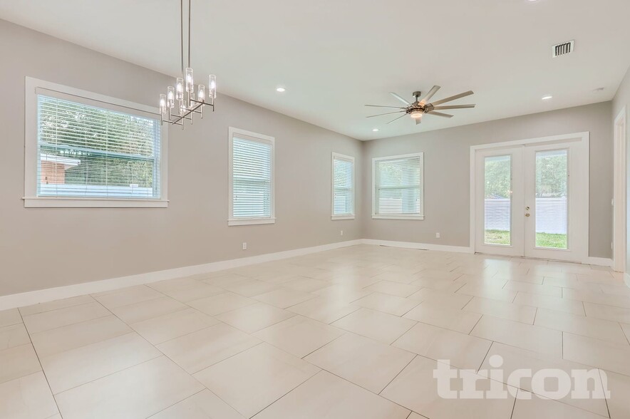 Building Photo - 105 E Broad St