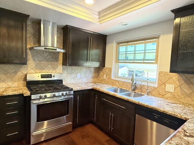 Building Photo - 2561 Navarra Dr
