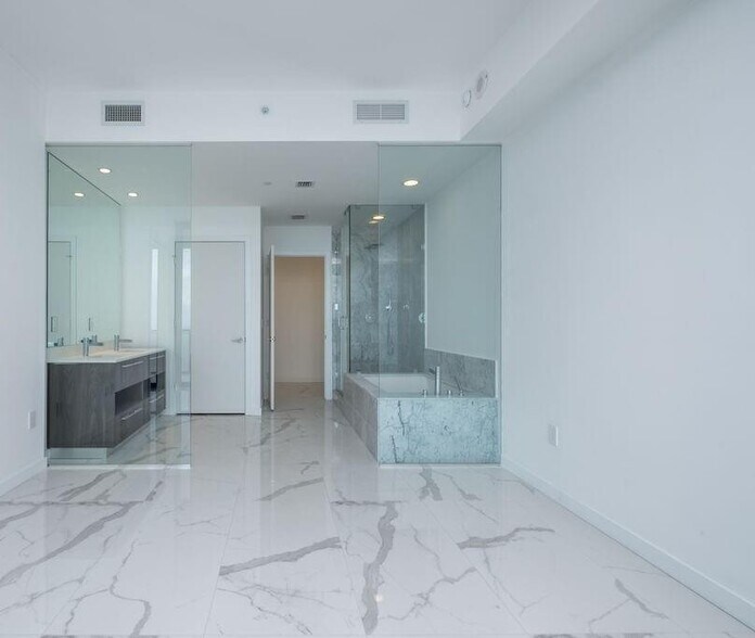 Building Photo - 480 NE 31st