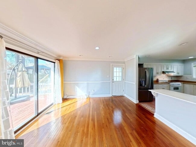 Building Photo - 1012 Loxford Terrace