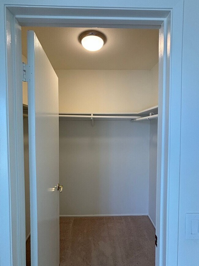 Building Photo - 2 bed 2 bath ocean view Stand alone bungalow by the beach