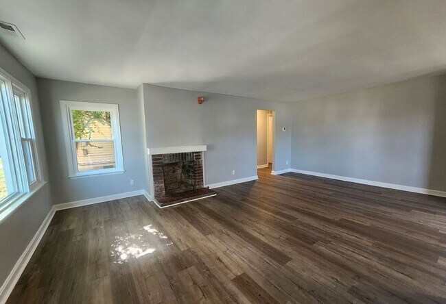 Building Photo - One-of-a-Kind 3 Bedroom Home with Renovated Kitchen & Spacious Yard