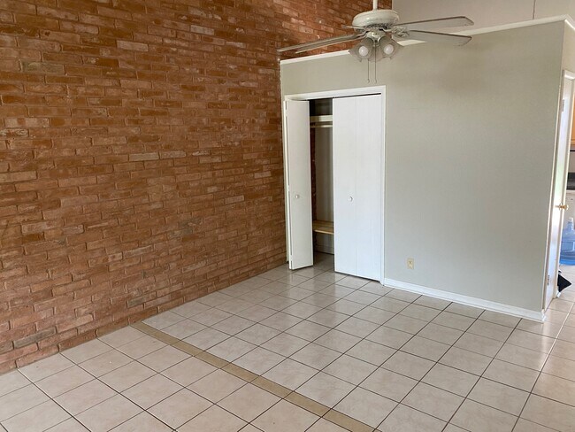 Building Photo - 3216 Urban Crest Dr