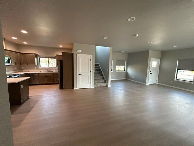 Family room - 1352 SW Obsidian Ave