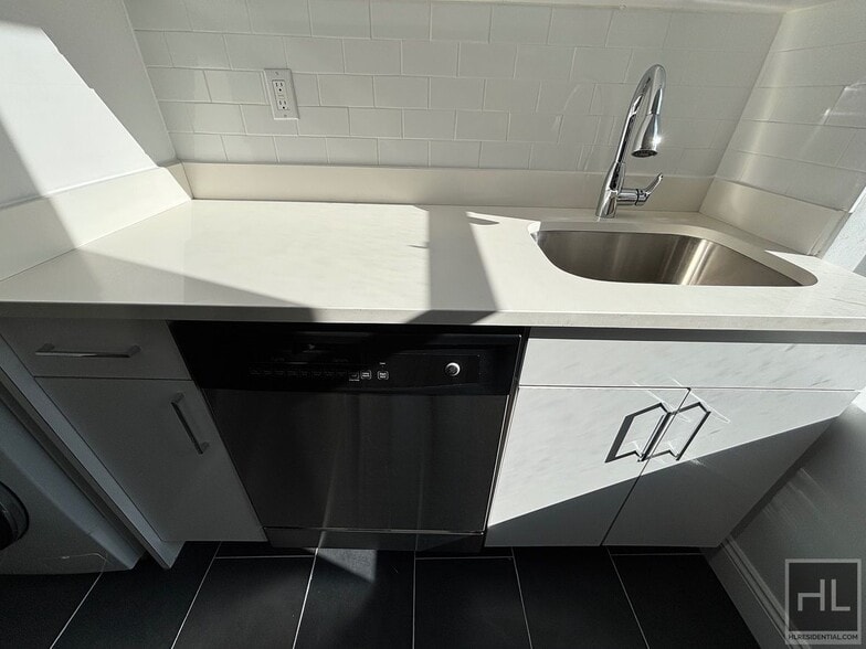 Building Photo - WEST 72 STREET