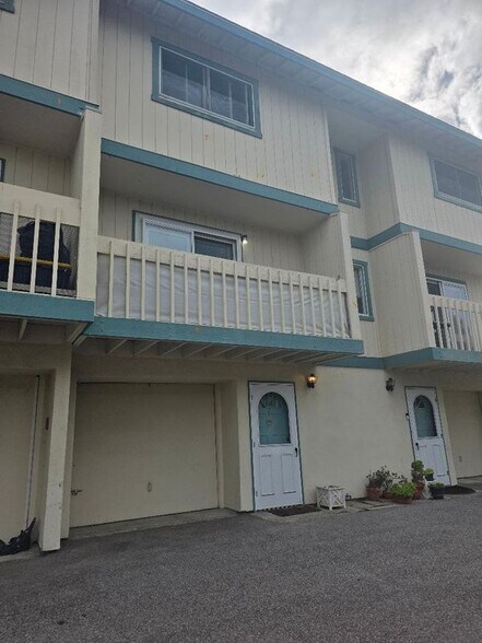 Primary Photo - 420 Dela Vina Ave