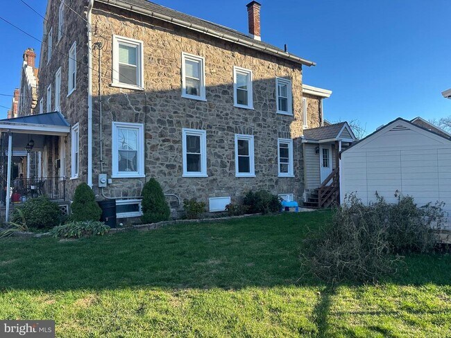 Building Photo - 204 Rosemary Ave