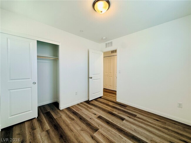 Building Photo - 398 Moonlight Opera Ct