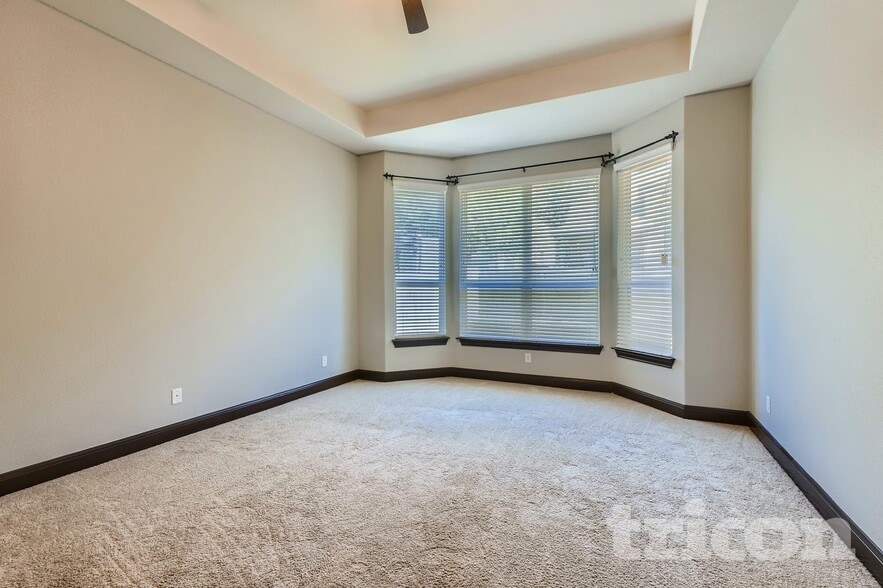 Building Photo - 12427 Loving Ml