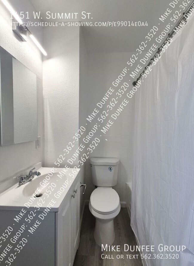 Building Photo - 1451 W Summit St