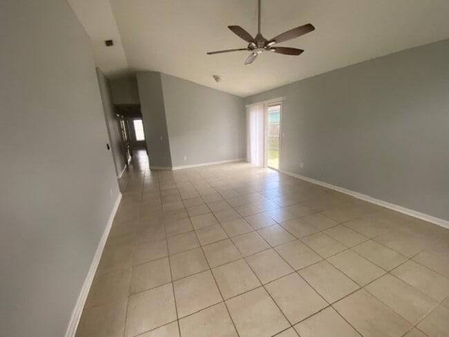 Building Photo - 2591 Malibu Cir