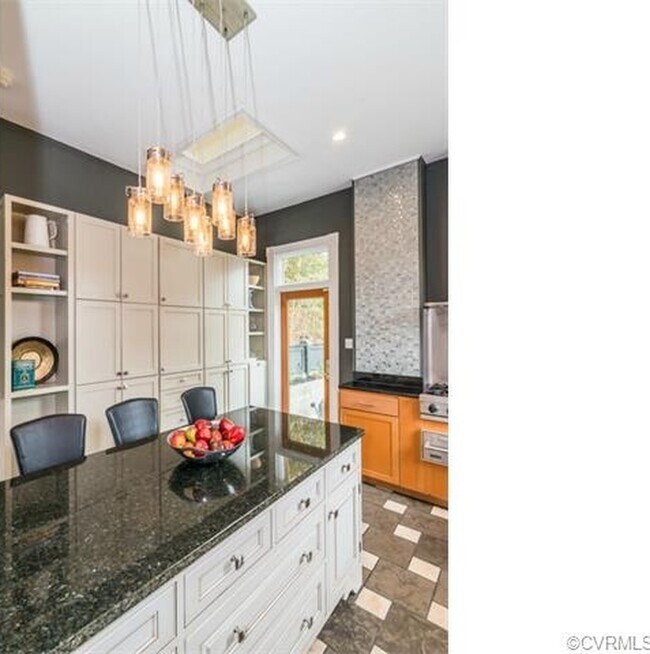 Building Photo - -- AVAILABLE JULY 15TH --  4 BR / 3.5 BA Gorgeous Home in The Fan, Available July 15tht!