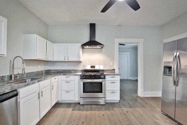 Building Photo - 628 E Whittier St