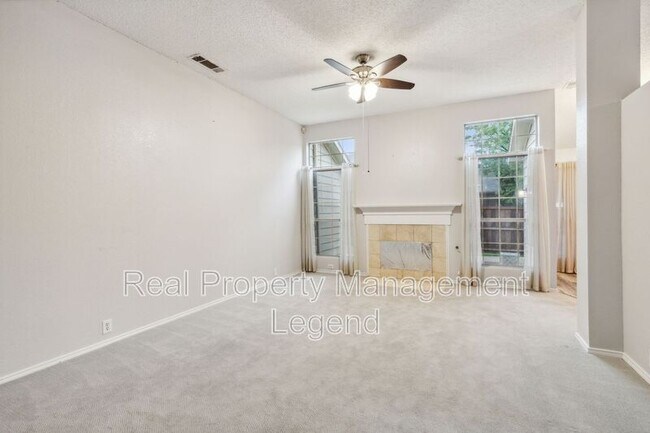 Building Photo - 1105 Dove Dr