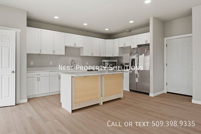 Building Photo - Brand New 3 Bed 2.5 Bath Townhome!! WSG In...